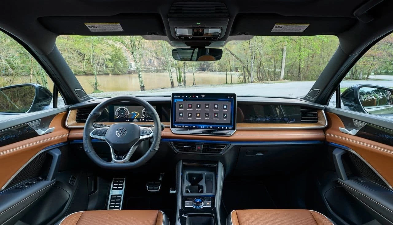 tiguan-sel-r-line-turbo-2026-interior-desempenho-tecnologia-segurança-potencia