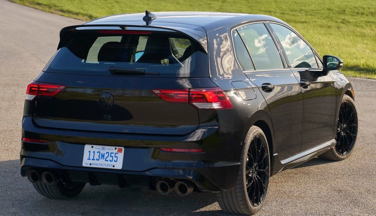 volkswagen-golf-r-black-edition-2025-design-exterior