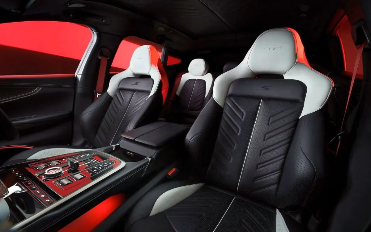 aston-martin-dbx-s-2026-interior-tecnologia-desempenho-potencia