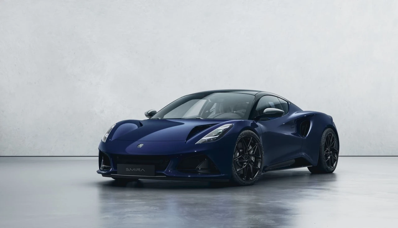 lotus-emira-v6-se-emira-turbo-frente-carro