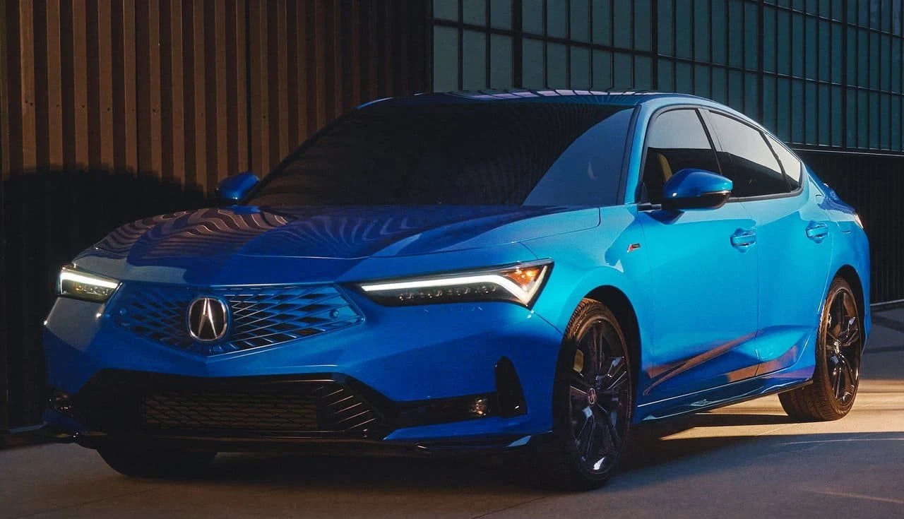 Acura Integra 2026 reforça seu DNA esportivo com design mais agressivo, tecnologia avançada e motorização turbinada.