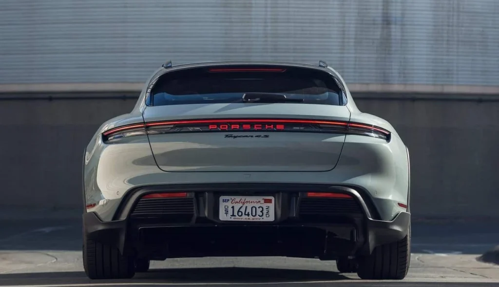 Porsche Taycan 4S Cross Turismo 2025 traseira lanternas