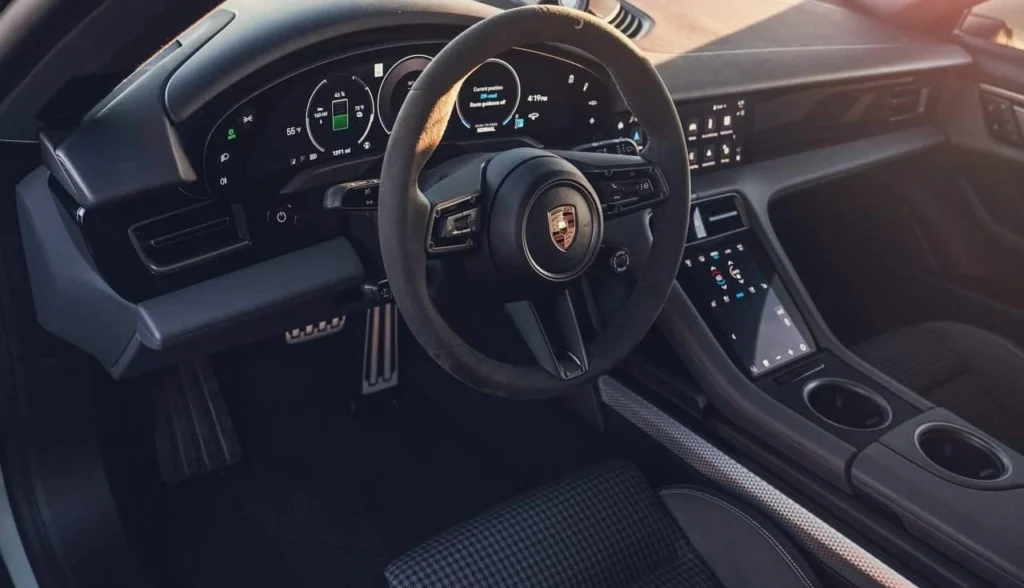 Porsche Taycan 4S Cross Turismo 2025 interior