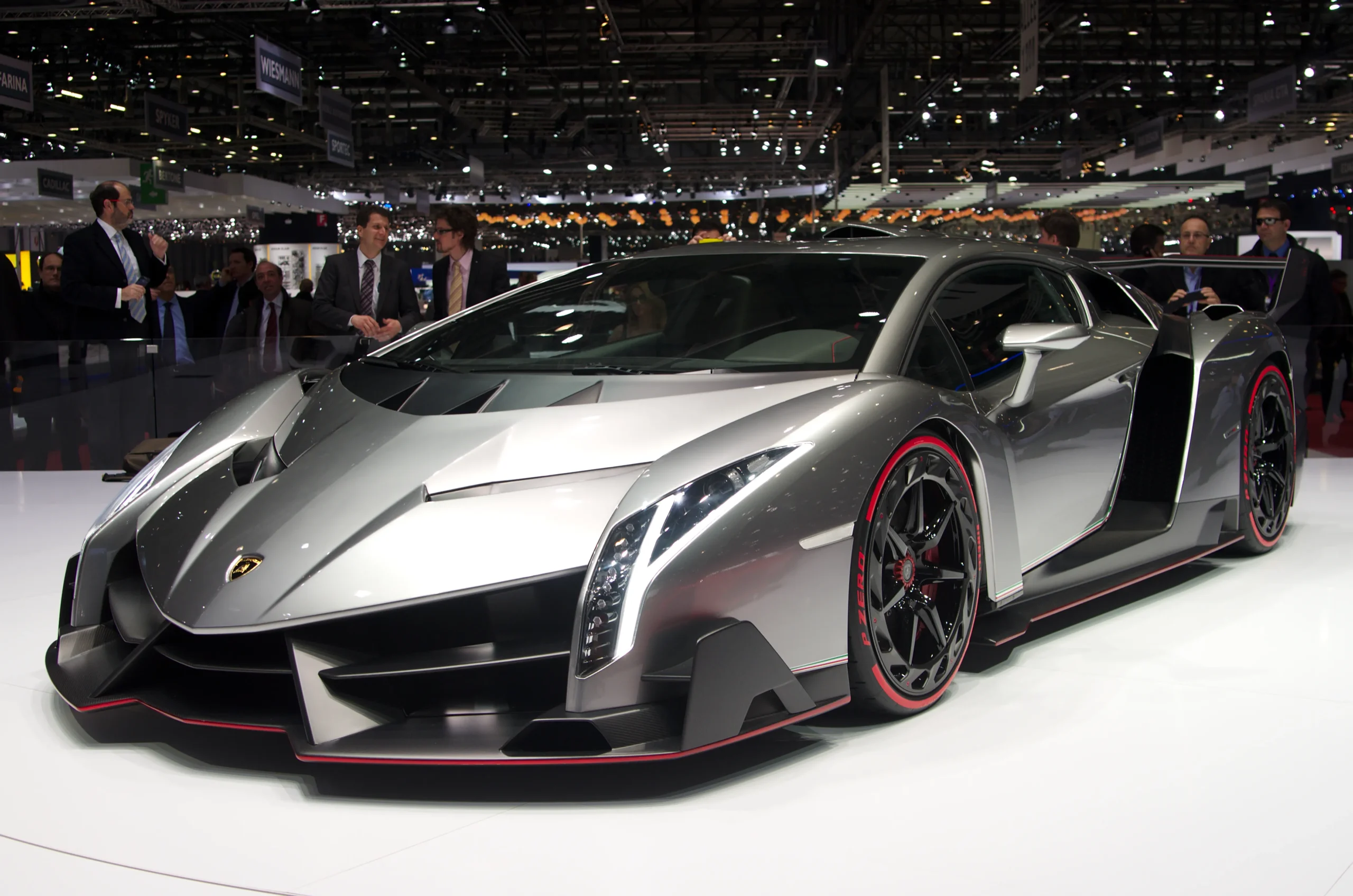 todos os modelos de produção lançados pela Lamborghini
