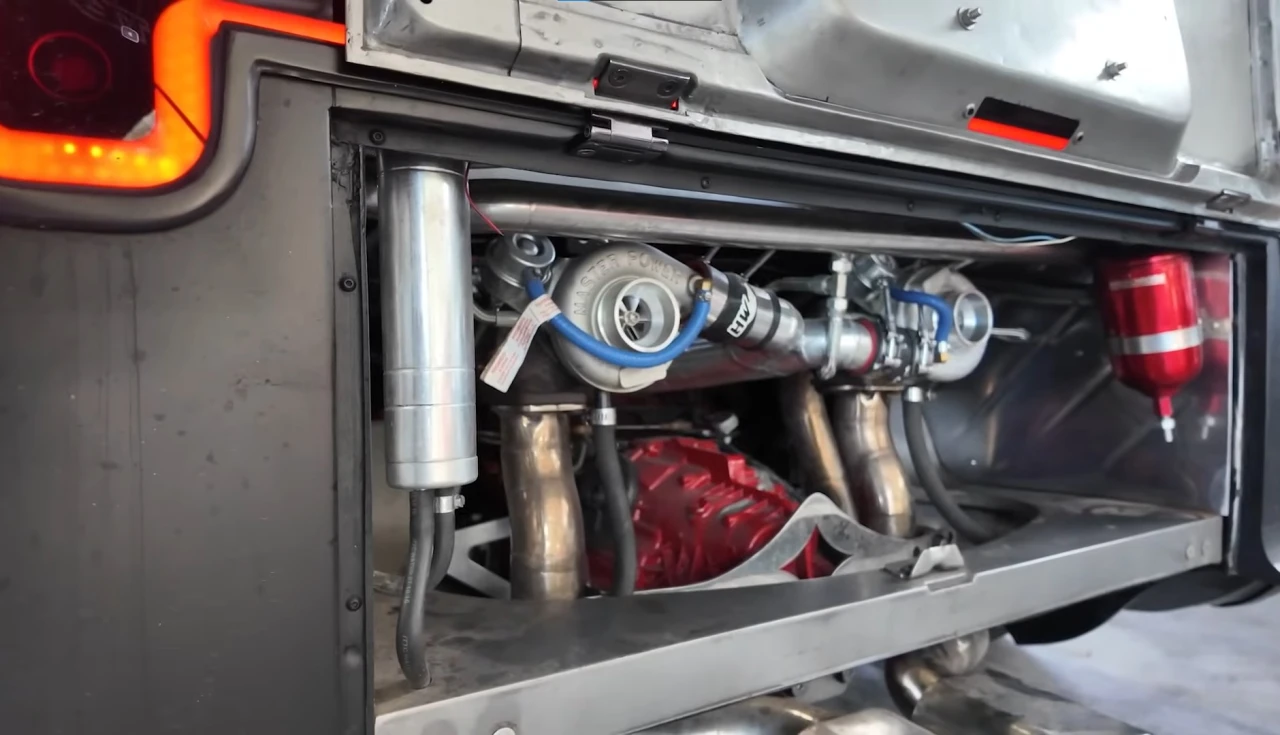 Kombi Corujinha com Porsche Boxster 3.2 biturbo vira superesportivo