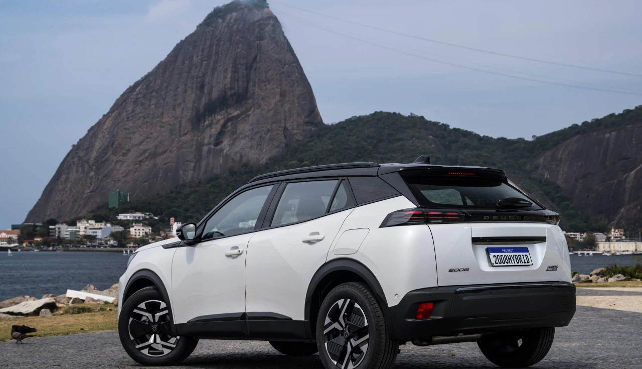 Peugeot 2008 2026 híbrido