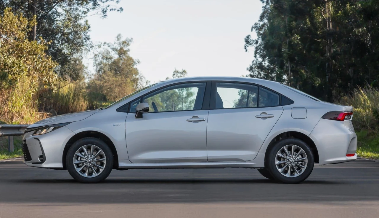 Toyota Corolla GLi Hybrid 2025