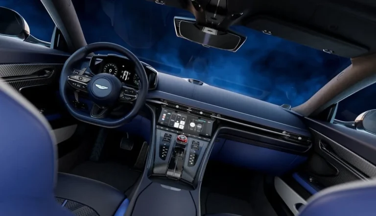 Aston Martin DB12 S 2026 . O novo super tourer com motor V8 de 690 CV.