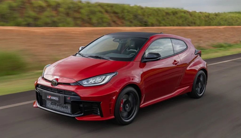 GR Yaris 2026: Toyota fabrica à mão o hot hatch mais exclusivo do Brasil