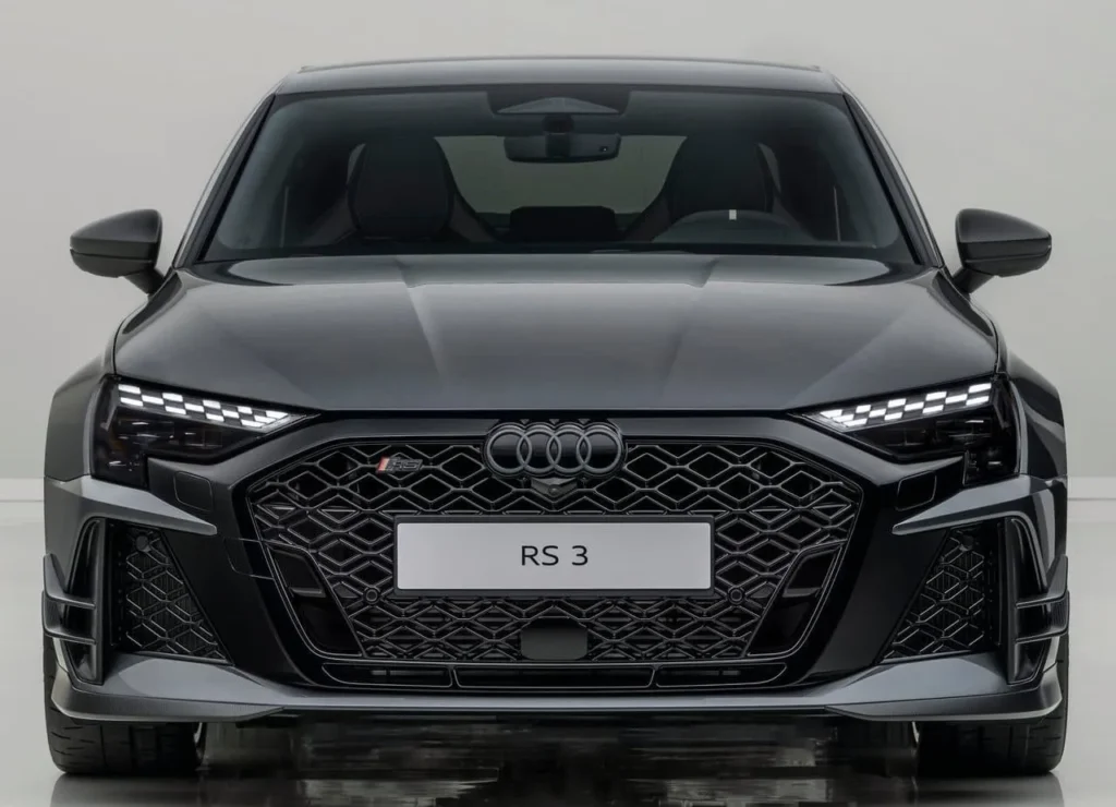 Audi RS 3 Competition Limited imagem da frente do carro
