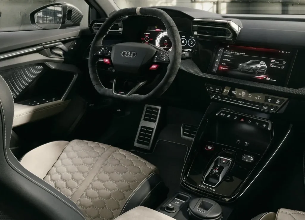Audi RS 3 Competition Limited imagem do interior volante painel