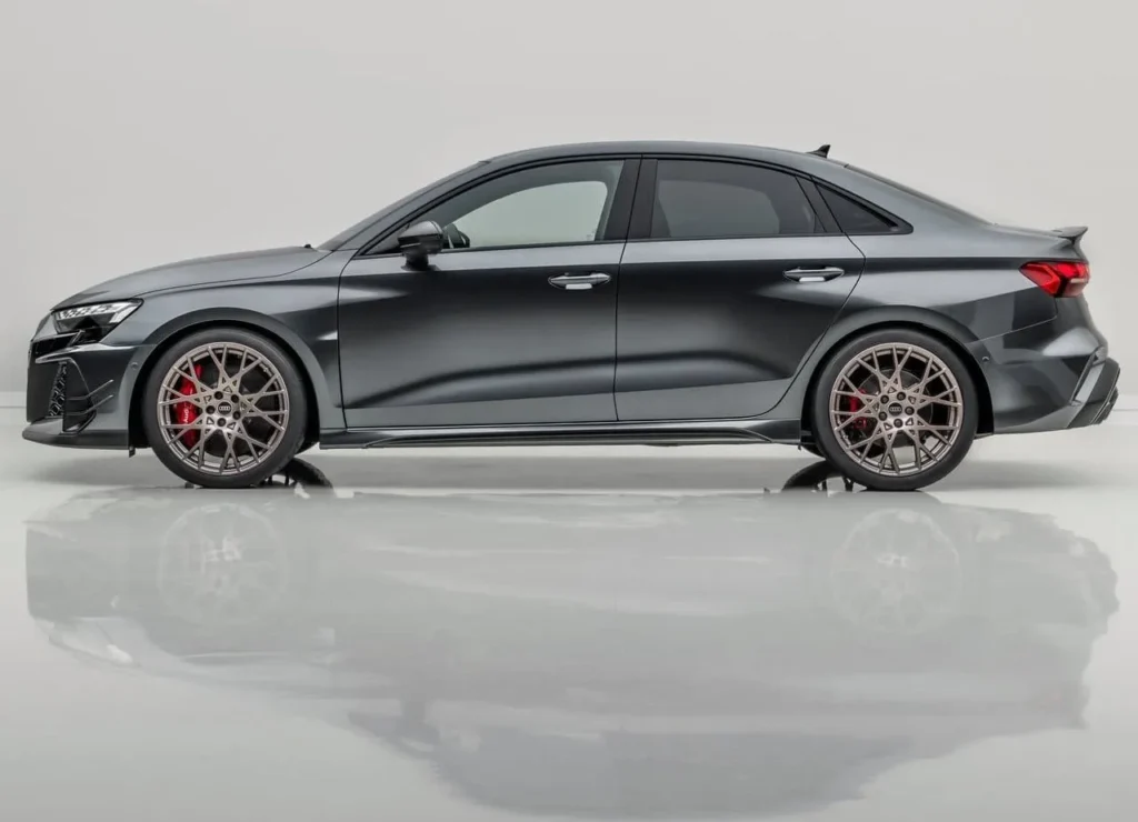 Audi RS 3 Competition Limited imagem da lateral rodas