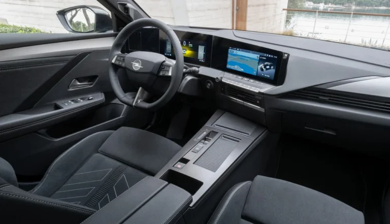 Opel Astra PHEV 2025